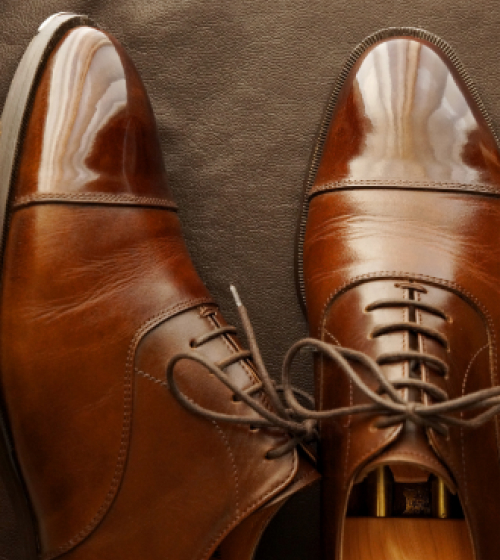 茶色のフォーマルシューズ