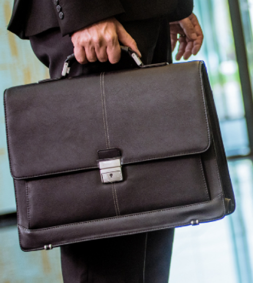 黒のフォーマルバッグ